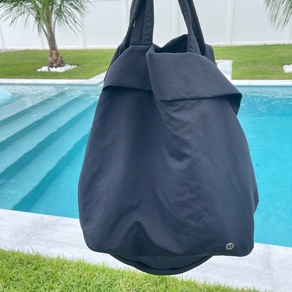 Lululemon On My Level Tote Bag 20L Black (Like New)